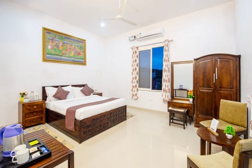 Colonel Retreat | 3-BHK Hideaway with Private Pool & Gardens Near Ubeshwar Mahadev Temple – 3 bedroom villa in Udaipur, Rajasthan