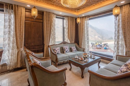 Suite Room @ Frozen Fall - Tangmarg w/ Breakfast Included
