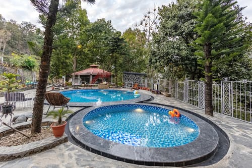 Zephyr Heaven | 1-Hillview Room with Common Pool, Gym & On-Site Restaurant – 1 bedroom villa in Mussoorie, Uttarakhand