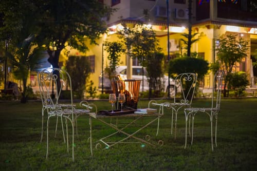 Abhimanyu Mansion Sapphire | 4-BHK Heritage Haveli With Outdoor Dining Area & Garden in City Centre – 4 bedroom villa in Udaipur, Rajasthan