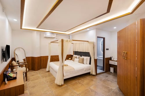 Emmanuel Residency | Deluxe Stay, Close to Metro Station, Lulu Mall & arine Drive, Kochi – 1 bedroom villa in Kochi, Kerala