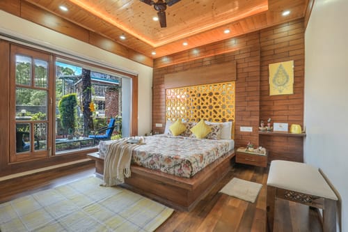 Aaram Bagh | Pet-friendly 4-BHK Escape Amid Pine Forests with Valley Views Near Kasauli – 4 bedroom villa in Kasauli, Himachal Pradesh