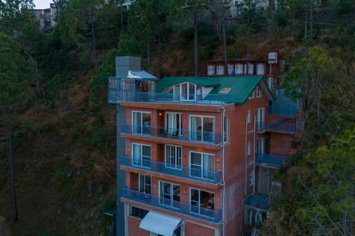 Skyline Brook | Cosy 2-BHK Apt With Scenic Views – 2 bedroom villa in Kasauli, Himachal Pradesh