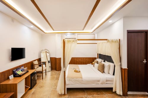 Emmanuel Residency | Deluxe Stay, Close to Metro Station, Lulu Mall & arine Drive, Kochi – 1 bedroom villa in Kochi, Kerala