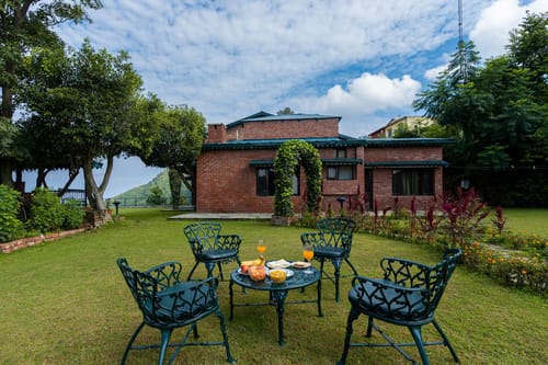 Horizon W/ Outdoor Pool – 4 bedroom villa in Kasauli, Himachal Pradesh
