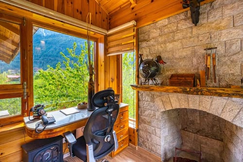 ChaletShanagManali- 4 BR Chalet