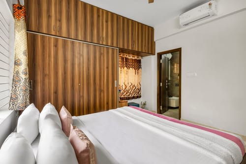 SLV Ventures Abhignya | 2-BHK Urban Stay With Private Balcony & Green View With Lift – 2 bedroom villa in Bengaluru, Karnataka