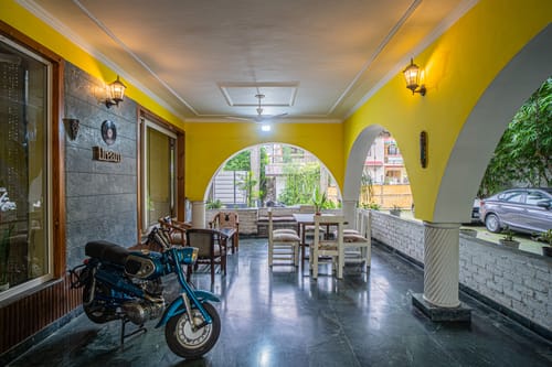 Impreza Luxury Stays Deluxe Room | Pet-friendly 1-Room Retreat With Common Lounge Area, Garden, Verandah & Restro – 1 bedroom villa in Dehradun, Uttarakhand