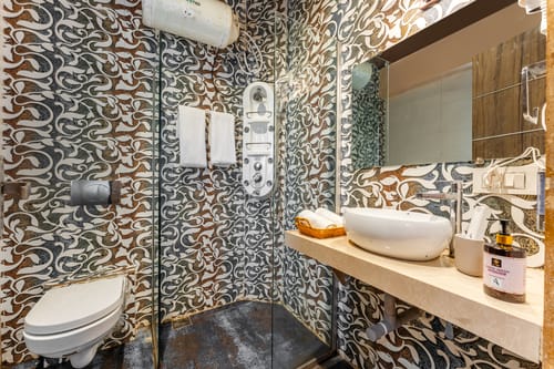 GauRi Villa | 3-BHK Villa With Private Pool, Lounge, Garden & Bathtub With 360 Panoramic Hill Views Near Waterfalls