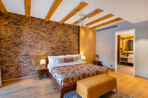 The Retreat Villa | 4-BHK Hillside Retreat with Indoor Pool, Jacuzzis | Near Kasauli Hill Station – 4 bedroom villa in Kasauli, Himachal Pradesh