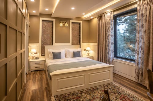 Frosty @ Frozen Fall - Tangmarg w/ Breakfast Included