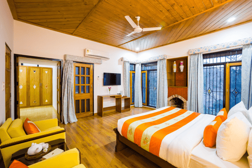 Mehar Villa | 3-BHK Hillside Retreat With Garden & Scenic Views – 3 bedroom villa in Kasauli, Himachal Pradesh