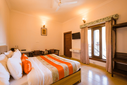 Sukhmani Cottage | 5-BHK Hilltop Hideaway With Garden, Terrace & Scenic Views – 5 bedroom villa in Kasauli, Himachal Pradesh