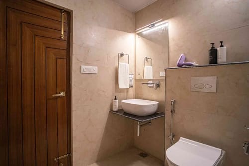 Headingly Suites | Lake-Facing 2-Room Retreat Just Above Mall Road