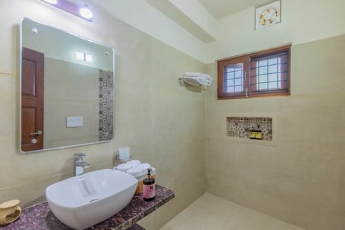 Irayna | 4-BHK | Garden & Lake View | Studio Room – 4 bedroom villa in Nainital, Uttarakhand