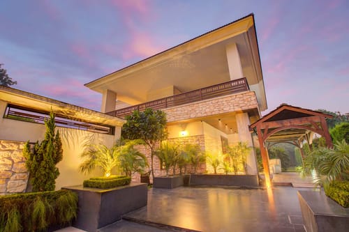 Ekant Villa w/ Outdoor Pool