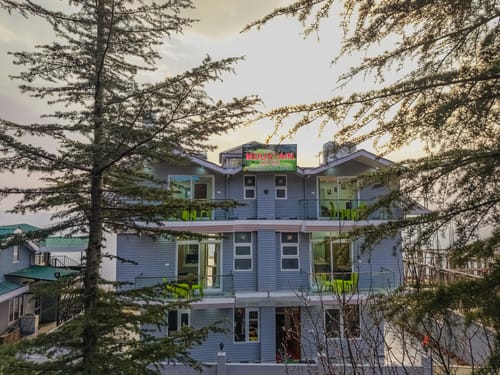 The Ridgeview Retreat Olivia | Pet-friendly Room with Private Balcony, Common  Lounge & Restro | Close to Naldehra – 1 bedroom villa in Shimla, Himachal Pradesh