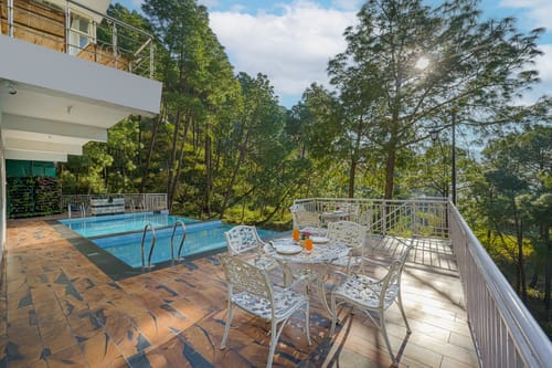 Golden Meadow Villa | Pet-friendly Hillside 3-BHK Retreat With Outdoor Lounge, Balcony & Scenic Views – 3 bedroom villa in Kasauli, Himachal Pradesh