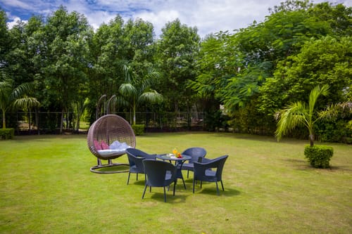 Raha Farms | 4-BHK Pet-friendly Villa with Private Pool, Restaurant, Shared Pool, Game Zone, & Gym on 5.5-Acre Land – 4 bedroom villa in Delhi Ncr, Delhi