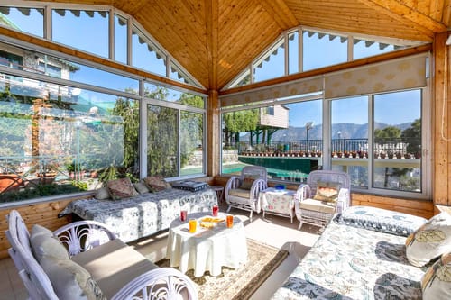 Villa Mountain Crest w/ Outdoor Pool – 6 bedroom villa in Kasauli, Himachal Pradesh