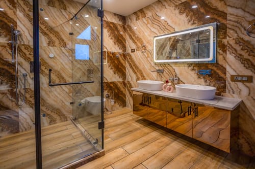 Frosty @ Frozen Fall - Tangmarg w/ Breakfast Included