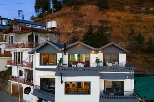 Evara | Pet-friendly 2-BHK Hilltop Hideaway With Balcony, Fireplace & Views – 2 bedroom villa in Mussoorie, Uttarakhand