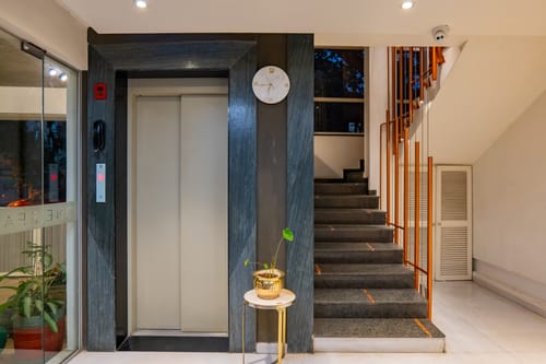 The Jazminn Earthroom | 3-BHK Pet-friendly Apartment with Shared Sit Out Area | Near Bengaluru Palace – 3 bedroom villa in Bengaluru, Karnataka