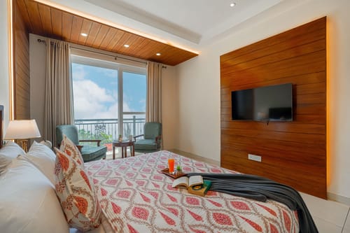 Konifer Wild Fern | Hilltop 2-BHK Retreat with Scenic Views, Shared Garden & Outdoor Seating Space – 2 bedroom villa in Kasauli, Himachal Pradesh