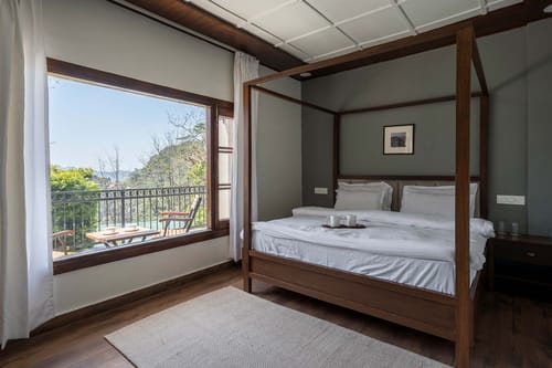 Pine Estate w/ Complimentary Breakfast – 6 bedroom villa in Shimla, Himachal Pradesh