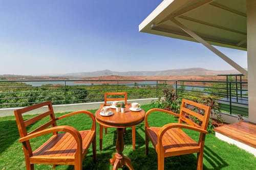 Nihira Farms w/ Lake View - Kamshet – 4 bedroom villa in Lonavala, Maharashtra