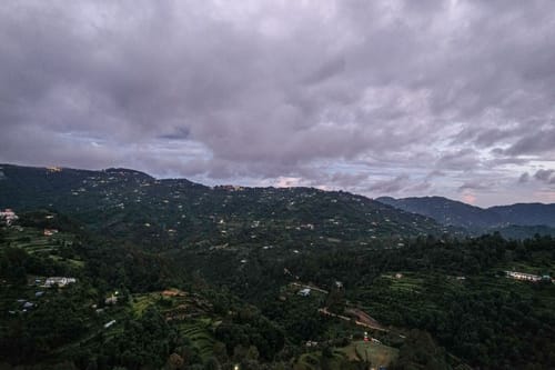 Adrushya | Cosy 1-Room Stay with Hill Views, Karaoke Lounge & Restaurant – 1 bedroom villa in Mukteshwar, Uttarakhand
