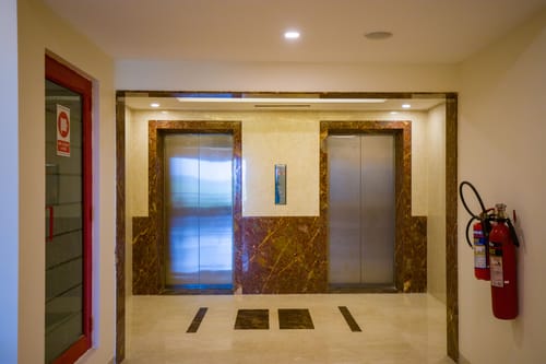 Eternal Oasis City View Suite | Elegant 1-Room Retreat With Restaurant, Banquet Hall & Lift – 1 bedroom villa in Delhi-ncr, Haryana