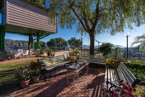 Villa Mountain Crest w/ Outdoor Pool – 6 bedroom villa in Kasauli, Himachal Pradesh