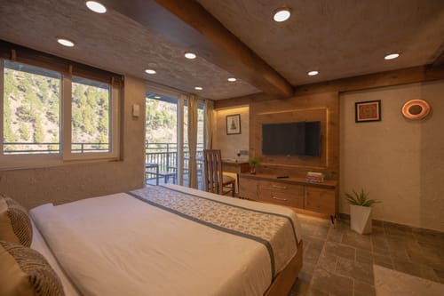 Lakefront Escape | Charming 2-room Suite with Sit-out area, Lake Views & Outdoor deck – 2 bedroom villa in Nainital, Uttarakhand