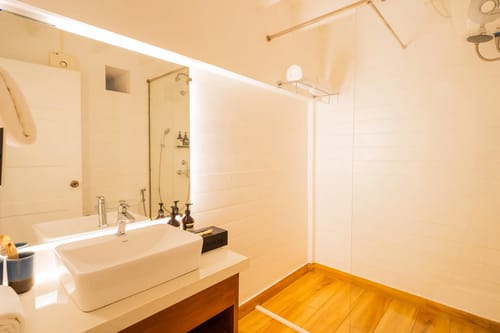 House of Neptune | 3-BHK Retreat with Gazebo & Bar | 10 mtrs from Ashwem Beach