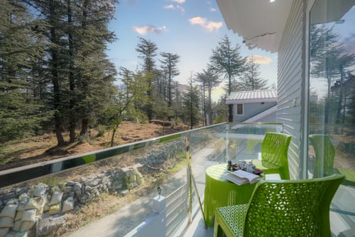 The Ridgeview Retreat Olivia | Pet-friendly Room with Private Balcony, Common  Lounge & Restro | Close to Naldehra – 1 bedroom villa in Shimla, Himachal Pradesh