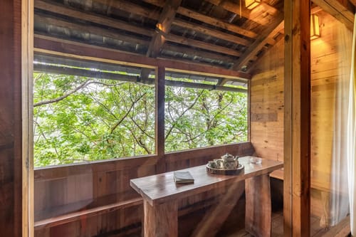 Suro Woodcrest Chalet | Pet-friendly Stay With Loft, Restaurant & Outdoor Seating – 1 bedroom villa in Shimla, Himachal Pradesh