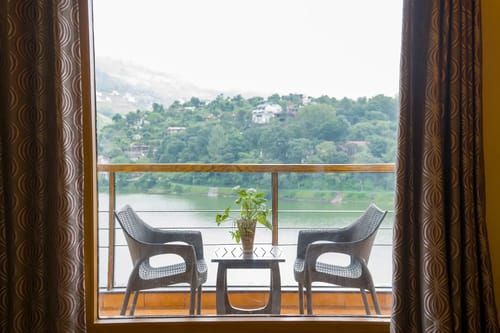 Lakeview Manor | Charming 5-BHK Lakeside Retreat With Garden & Balconies – 5 bedroom villa in Nainital, Uttarakhand