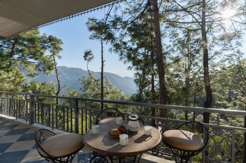 Crescent Peak W/Jacuzzi – 3 bedroom villa in Kasauli, Himachal Pradesh