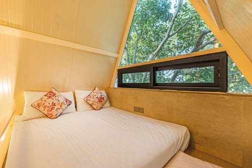 Inara Retreat | Pet-Friendly 1- Cottage with a Mezzanine Loft, Shared Pool, and Garden – 1 bedroom villa in Bengaluru, Karnataka