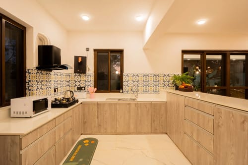 Villa Casa Del Mundo | Luxe Pet-friendly 4-BHK Villa With Pvt Pool, Bar, Lift & Scenic Hill Vistas  – 4 bedroom villa in North Goa, Goa