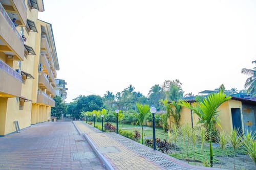Veera Marina | Elegant 1-BHK Apt With Common Pools, Gym & Lift  – 1 bedroom villa in North Goa, Goa