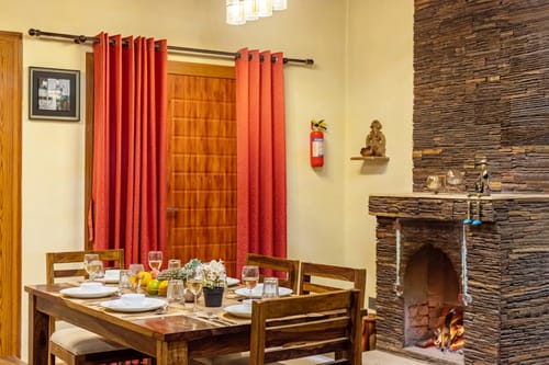 Mystwood | 3-BHK Pet-friendly Retreat With Garden, Gaming Zone & Lounge Area – 3 bedroom villa in Nainital, Uttarakhand