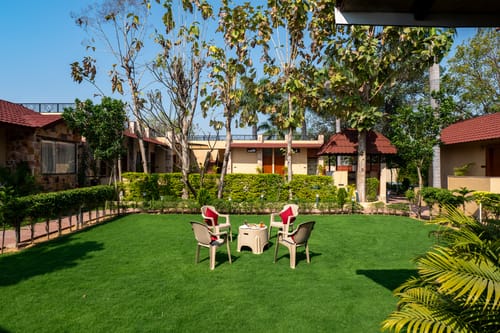 Tiger Cave Suite | 1-Room with Private Pool, Sit-out area, Shared Pool & Garden on Main Ranthambore Road | Pet-Friendly – 1 bedroom villa in Ranthambore, Rajasthan
