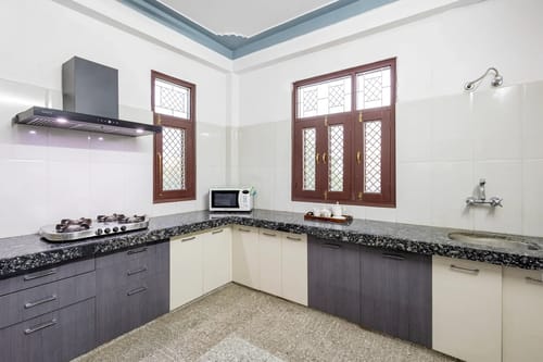 Abhimanyu Mansion Sapphire | 4-BHK Heritage Haveli With Outdoor Dining Area & Garden in City Centre – 4 bedroom villa in Udaipur, Rajasthan