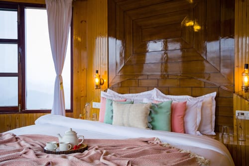 Pine Shadow Flamingo | Pet-friendly Hilltop Suite With Panoramic Views & Restaurant – 1 bedroom villa in Shimla, Himachal Pradesh