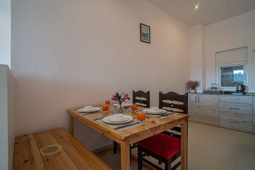 Adrushya | Charming 2-BHK with In-House Karaoke & Restaurant – 2 bedroom villa in Mukteshwar, Uttarakhand
