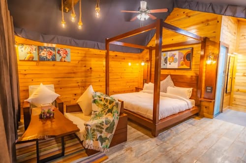 The Kingfisher Treehouse With Jacuzzi – 1 bedroom villa in Mussoorie, Uttarakhand