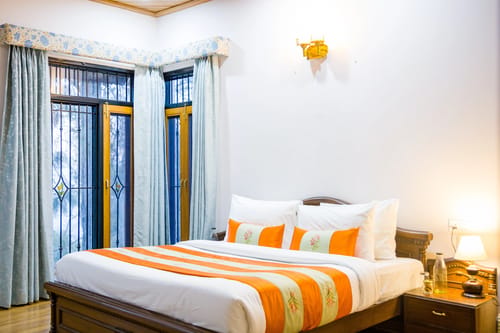 Mehar Villa | 3-BHK Hillside Retreat With Garden & Scenic Views – 3 bedroom villa in Kasauli, Himachal Pradesh