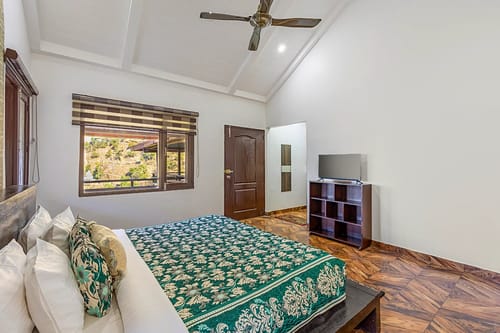 Madhuram Villa | Pet-Friendly 5-BHK Hillside Retreat With Garden & Balcony – 5 bedroom villa in Dehradun, Uttarakhand